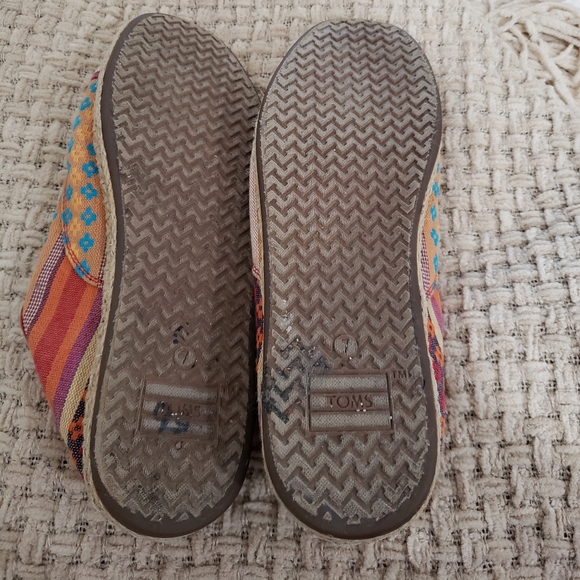 Toms Cayenne Multi Tribal Palmera Shoes, Size 7 - Picture 10 of 10